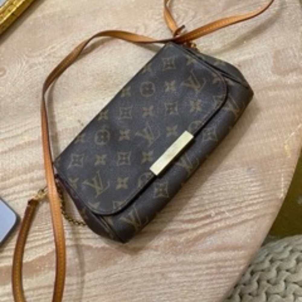 Authentic Louis Vuitton Crossbody